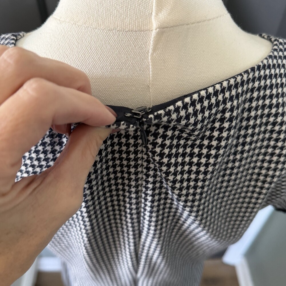 Talbots Houndstooth Sheath Dress Size 6 Navy Trim Pockets - Picture 3 of 13